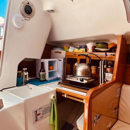 Hotel Surfbird Cozy Sailboat Escape Lissabon Exterior foto